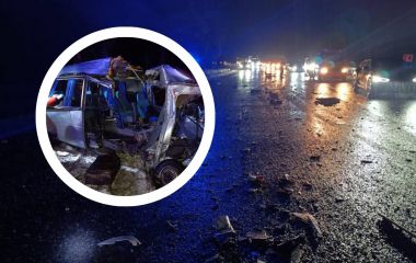 Під Немировом мікроавтобус влетів у фуру — є загибла та п’ятеро поранених