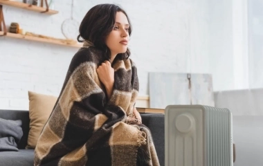 Екстремальні морози та блекаути: як зберегти тепло в оселі та власне здоров’я