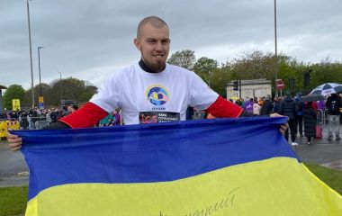 «Ти той чувак, що на протезі бігає?» Роман Кашпур сім марафонів присвятив пам’яті свого командира