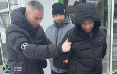 На Житомирщині ліквідовано чергову «ухилянтську схему»: за 10 тис. доларів помічник депутата райради і волонтер обіцяли відстрочку від призову