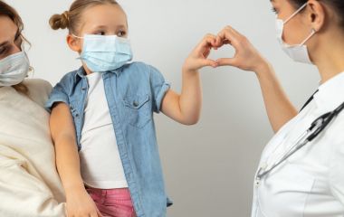 Головне — вчасно виявити! Перші симптоми дитячого раку та що ще варто знати батькам