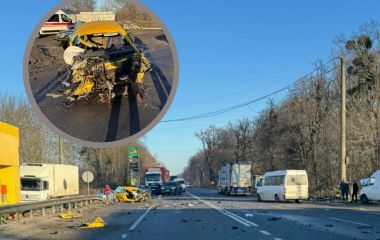Зіткнення легковика з вантажівкою біля Сокиринців: водій загинув на місці