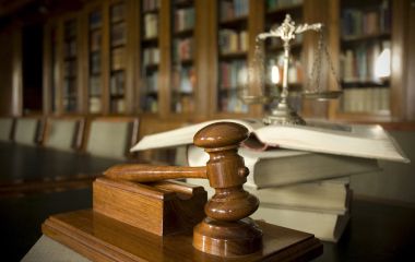 Справа про 40 «забутих» мільйонів: подружжя депутатів постане перед судом