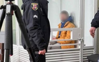 «Бізнес» на інвалідності: поліція затримала спільника родини лікарів, що торгувала довідками