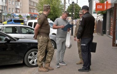 Це ж було вже! Усе, що відомо про мобільні групи для вручення повісток