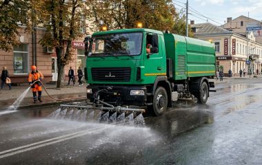 Що має зробити місто, щоб пилюки на дорогах стало менше? Ми запитали вінничан