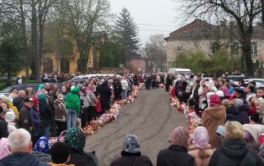 «На Великдень немає де святити паску». Чому в Могилів-Подільському парафія ПЦУ залишилася без храму