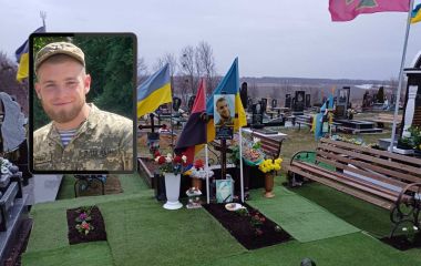 «Віддала 600 тисяч авансу»: два роки мама чекає пам’ятник на могилу сина,  курсанта академії СБУ
