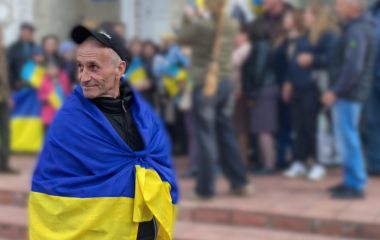 Миролюбівка у сльозах. Після трьох років катівень додому повернувся воїн Сергій Стасюк