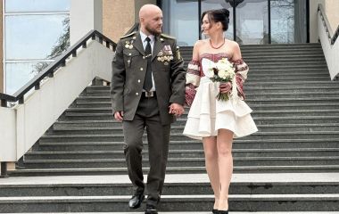 Одружився військовий Євген Ісаєв, який встановив прапор України на вежі біля Луганська