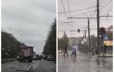 Негода на Вінниччині валить дерева та зносить зупинки. ВІДЕО