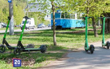 Для електросамокатів готують нові правила руху. Що зміниться у Вінниці?
