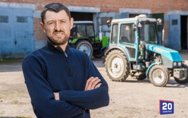 На Вінниччині чоловік із порушенням слуху став трактористом
