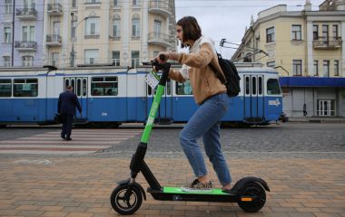 Як ви ставитеся до їзди електросамокатів та електровелосипедів тротуарами? Ми запитали вінничан