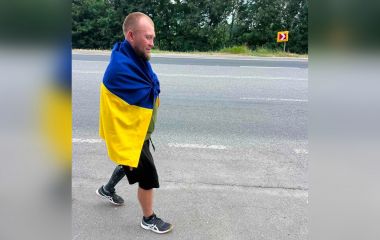 Вінницький ветеран долає шлях до Хмельницького, щоб придбати чотири «чуйки» для захисників