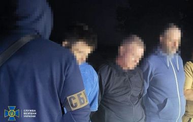 Водій-евакуатора хотів перевезти групу ухилянтів через кордон. Які схеми ще розкрили?