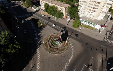 Замість клумби — паркінг. Як хочуть змінити перехрестя біля Театральної?