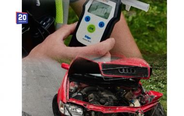 У селі під Хмільником нетверезий керманич Audi зніс ліхтарний стовп
