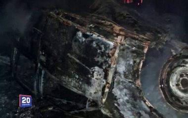 П'яний 17-річний водій врізався в дерево: у палаючій автівці загинув 15-річний хлопець