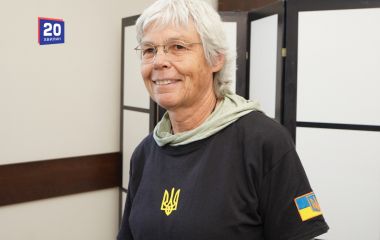 Поєднує мануальну терапію та тілесні практики: як медикиня зі США відновлює воїнів у Вінниці