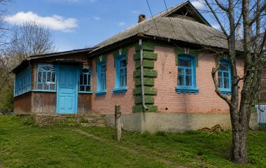 Від 1,5 тисячі доларів: п’ять найдешевших будинків, які зараз продають в області