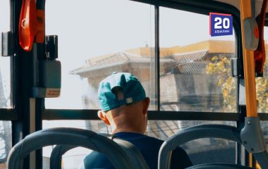 Учні та студенти Вінниці знову їздять за зниженим тарифом. Які ціни та як оформити?