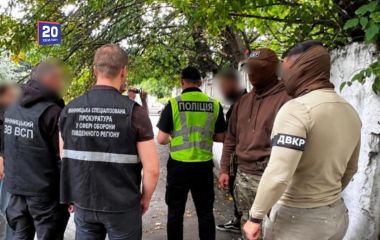 Обіцяли перевести сина до тилу за $6000: мати повірила і віддала першу тисячу