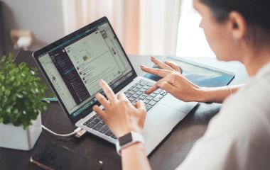 Невидимі пастки домашнього офісу: чому віддалена робота виснажує більше, ніж здається