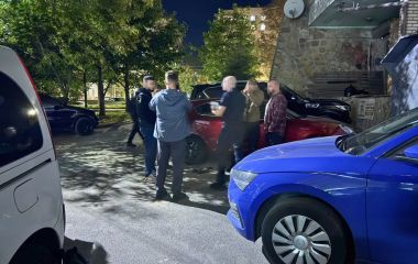 Обіцяв допомогти виїхати за $19 000. На Вінниччині затримали працівника судової охорони