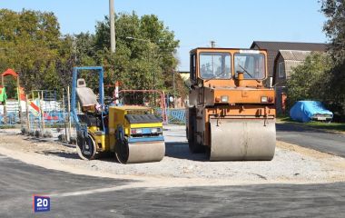 У Сабарові відремонтували провулок, а у Вінницьких Хуторах оновлюють вулицю Нестайка