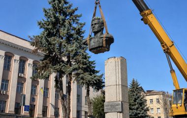 Погруддя Бевзу приберуть із Соборної: розповідаємо, куди поділися інші радянські пам’ятники Вінниці