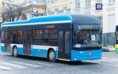 Трамваї, тролейбуси й автобуси курсуватимуть довше. Коли запрацюють нові графіки?
