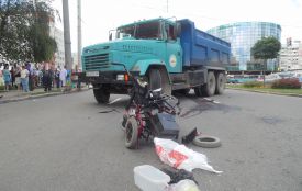 Вантажівка на Юності переїхала на пішохідному переході інваліда на візку (ВІДЕО)
