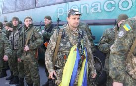 170 міліціонерів та спецпризначенців з АТО вінничани зустрічали короваєм