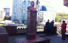 У місті-побратимі Вінниці встановили пам'ятник Сталіну, тепер його миють