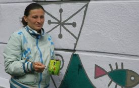 На фасаді бібліотеки малюють риби, троянди та лілеї