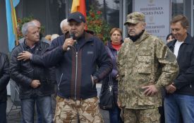 Вінницьких пенсіонерів вмовляли не "стріляти у владу з автомата"