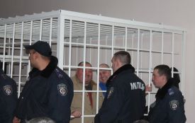 Півтори години натовп чекав суду над Лексусом і козятинцями