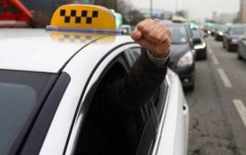 Таксисти проти рейдів і штрафів: "Знімемо шашки або перекриємо мости"