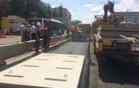 Ремонт колій на площі Гагаріна: закладено першу плиту