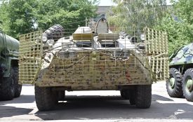 В зону АТО рушить перша з нещодавно відремонтованих на 45-му заводі бронемашин