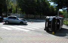 На перехресті Галицького і Амосова перевернувся автомобіль
