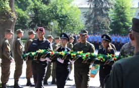 Вінничани квітами вшанували пам'ять загиблих правоохоронців