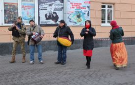 Танцюючі крішнаїти на Театральній: «Ми даруємо людям щастя» (ВІДЕО ДНЯ)