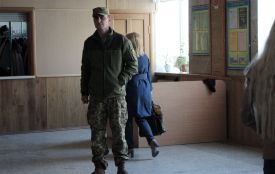 «Працюють добросовісно, нікому не хамлять». Як бійці АТО охороняють школи