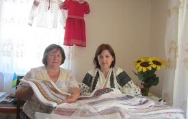Вінничанка шиє вишиванки, які купують президенти, депутати, міністри, актори