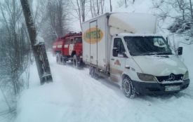 На Вінниччині засипає дороги. Куди можна звертатися водіям за допомогою?