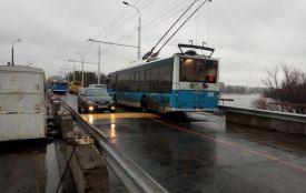 Електронні петиції: просять залишити маршрут тролейбуса №10 через Київський міст