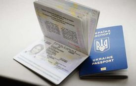 Вінничани за біометрикою займають чергу вночі. Скільки паспортів оформили за рік?