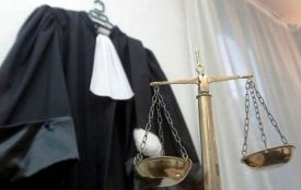 Голова суду зачинився від перевірки. Люди на засідання лізли через турнікет